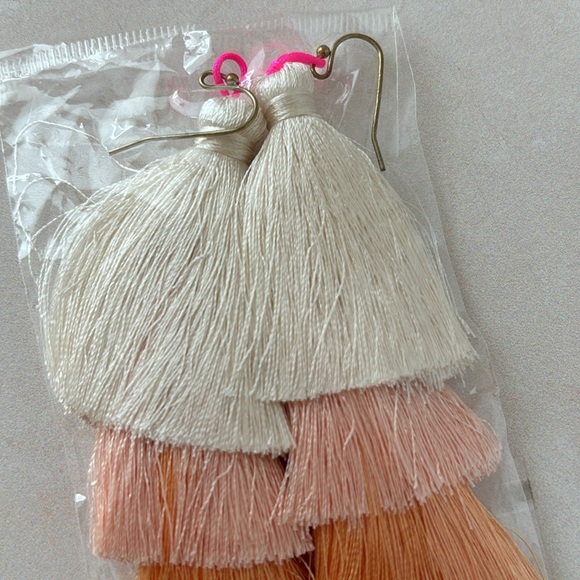 🍊✨ New Boutique Wire Tassel Earrings – Orange & Cream Ombré ✨ - Picture 6 of 6